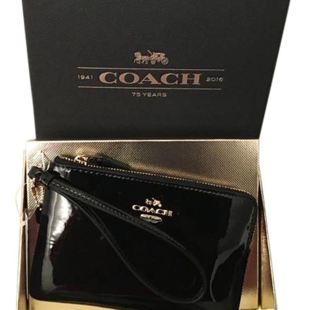 Coach black patent leather wristlet 💫